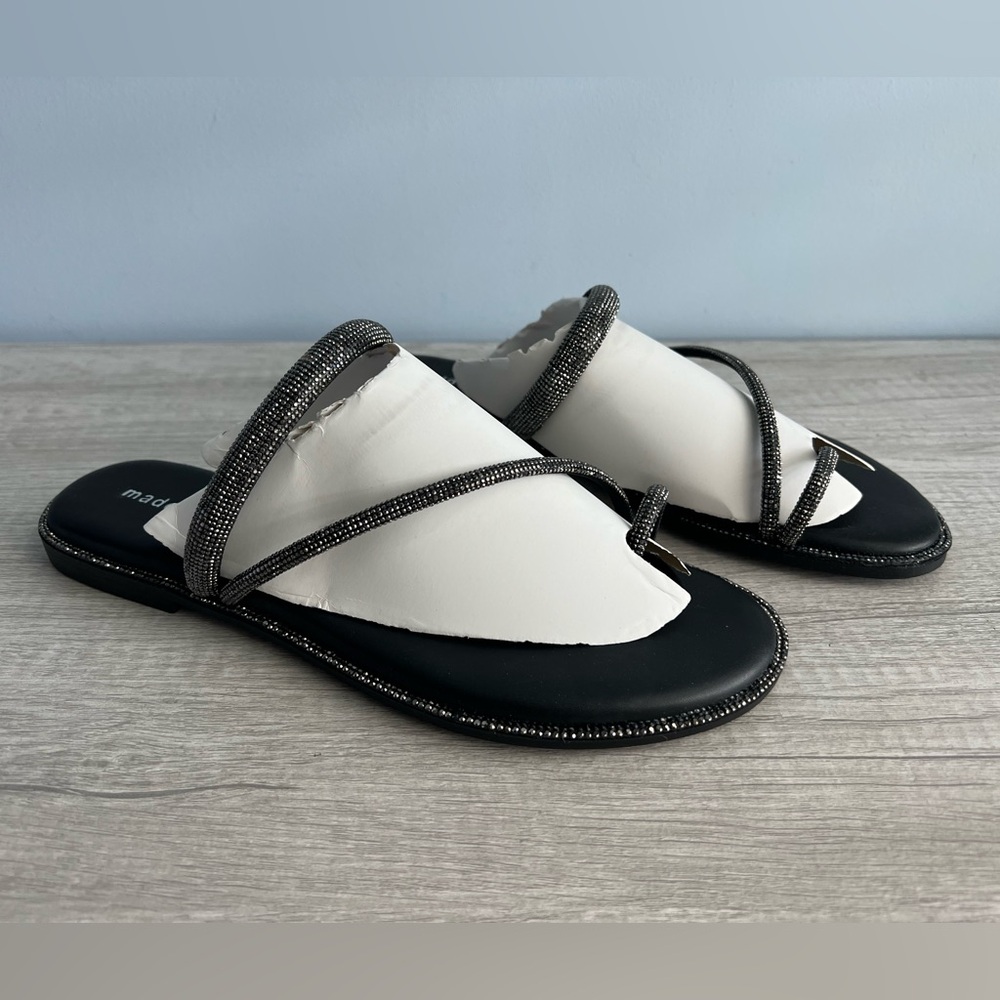 Madden Girl Women’s Spotlight-B Strappy Flat Sandals Black Size 8.5